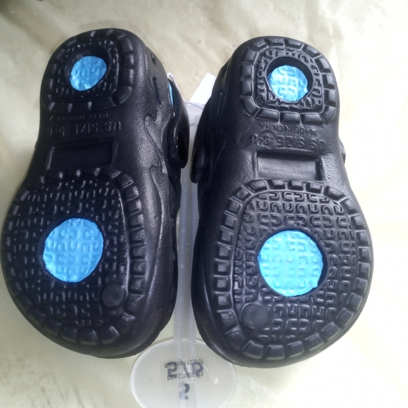 Black shark clogs size small 5/6 ( box AS ) - Picture 4 of 4